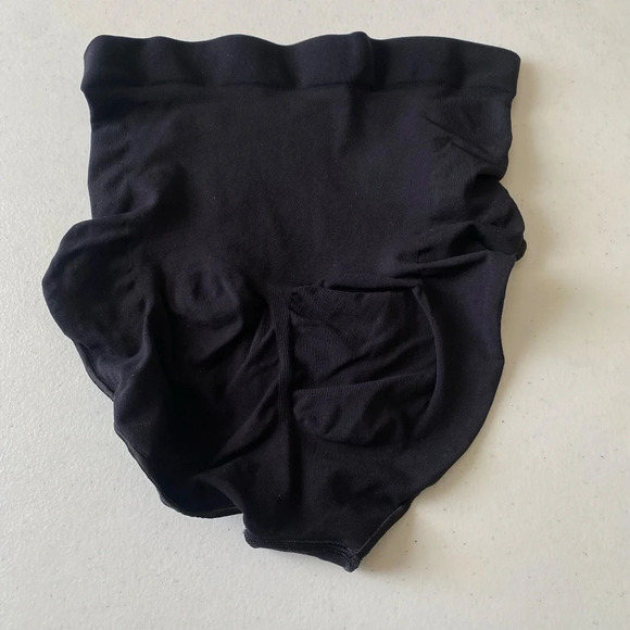 NEW SKIMS‎ Sculpting Mid Waist Brief Onyx Size XS - Picture 6 of 8